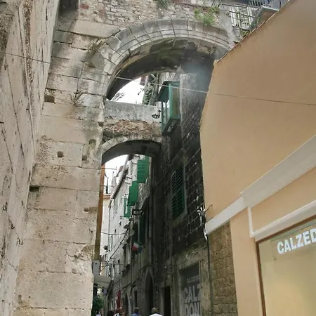 Ispod Ure - Old Town Under The Clock Apartament Split